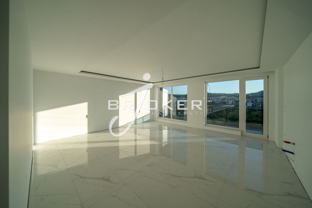 Продава се Многостаен апартамент в Кърджали, Център - 299 кв.м за 1004 €/кв.м - Снимка #12