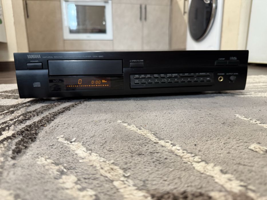 Yamaha CDX-880 Качествен  CD Player