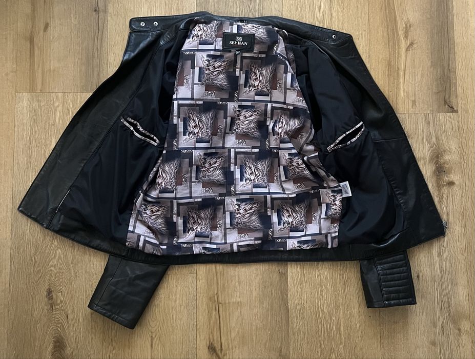 Продавам мъжко кожено яке от истинска агнешка кожа (Real Lambskin)