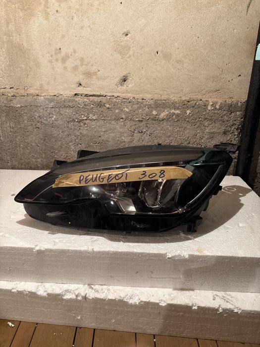 Фар за Peugeot 308
