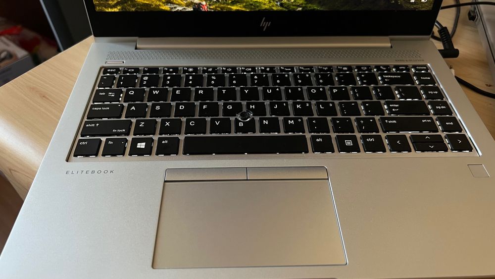 Продавам HP EliteBook 745 G5