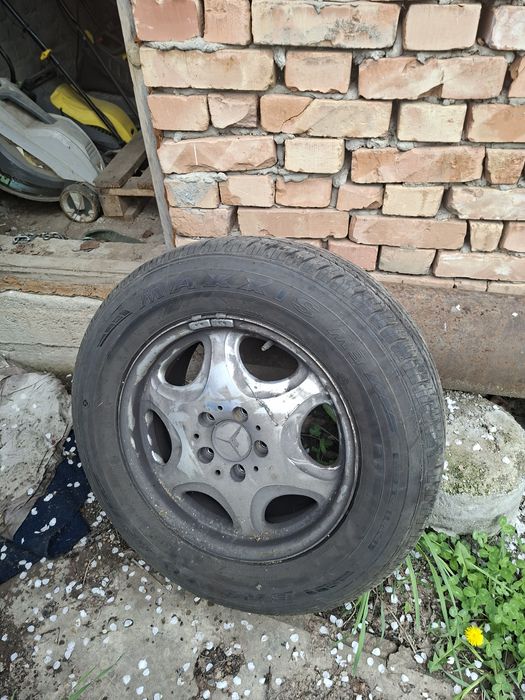 Продам шины с диском для Mercedes 140 , 4шт