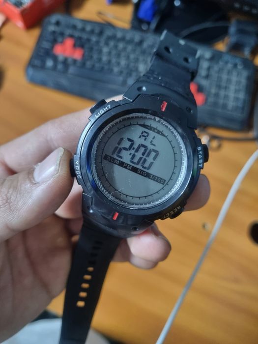 Новые спортивные часы водонепроницаемые