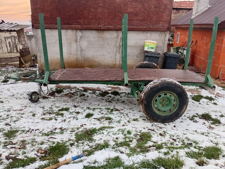 Vánd remorca dupla traktor mic forte tare are si frane  pe el