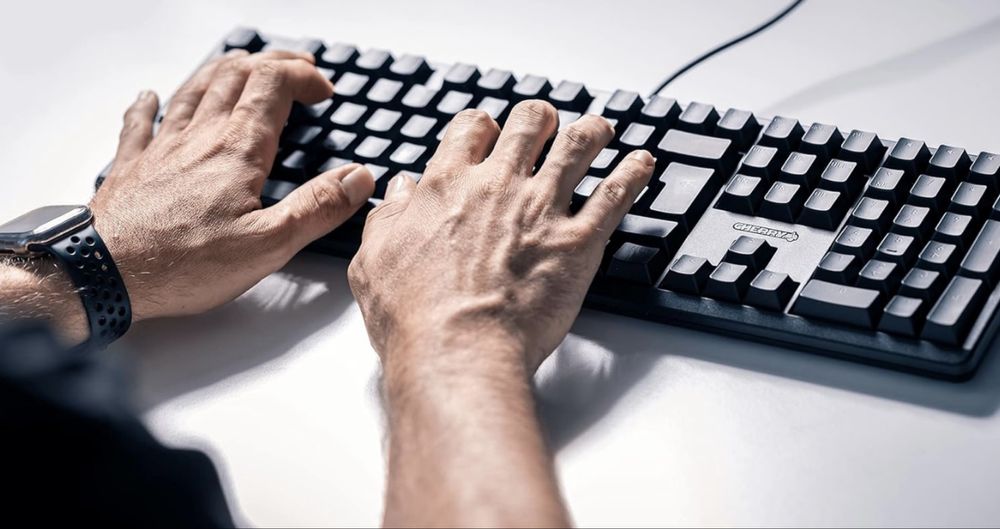 Механична геймърска клавиатура Cherry