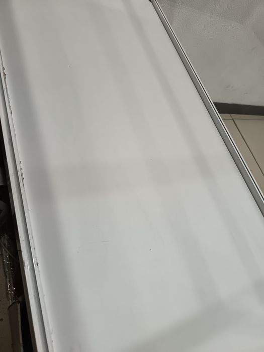 Витрина стеклянная белая. Витрина торговая. Торговое оборудование