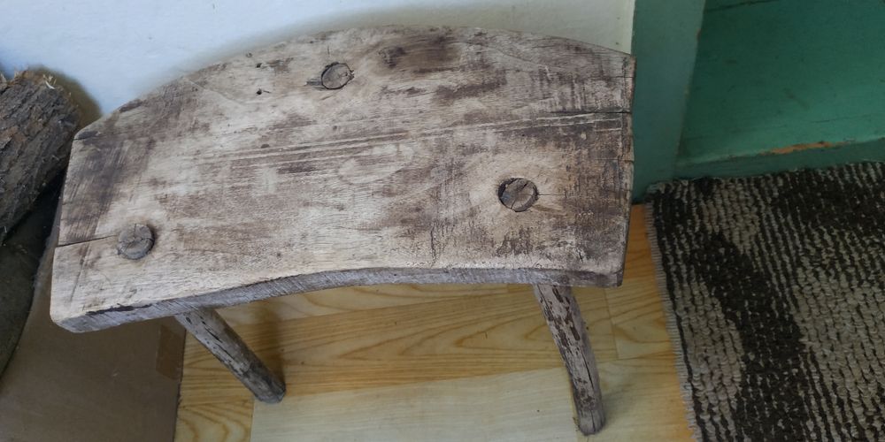 Трикрако старо столче