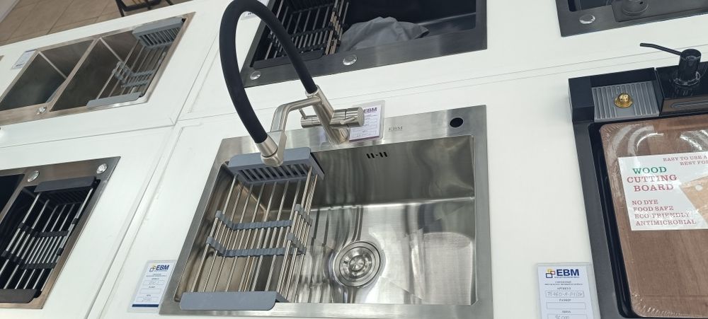 Стильная мойка со смесителем