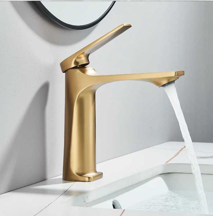 Baterie baie auriu periat motaj pe blat