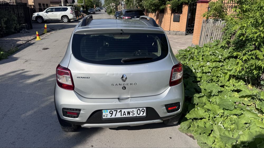 Автомобиль  Renault Sandero Stepway