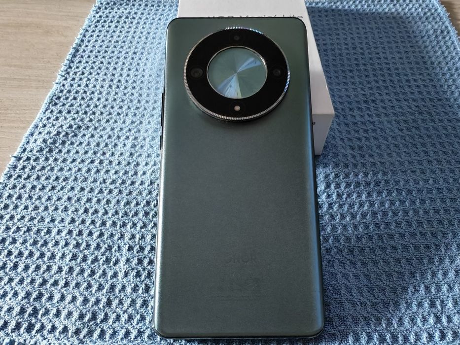 Продавам Honor magic 6 lite 8/256gb.