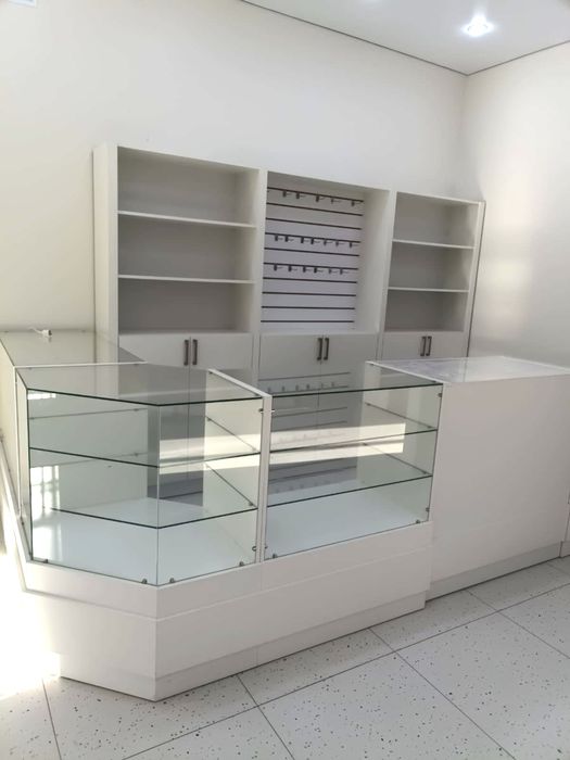 Продам витрины новое для магазина