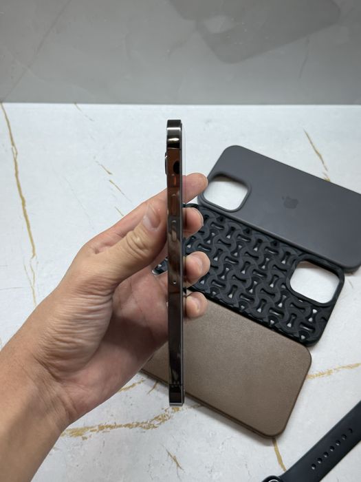 Iphone 13 pro max and apple watch se gen2