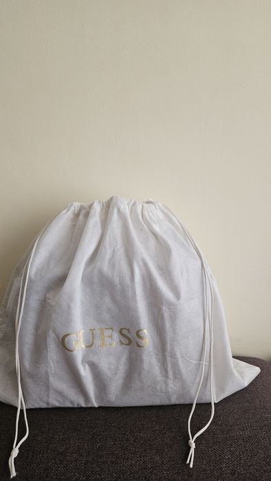 Оригинална чанта Guess