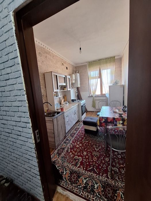 Новастройкада квартира сотилади хамма жихозлари билан