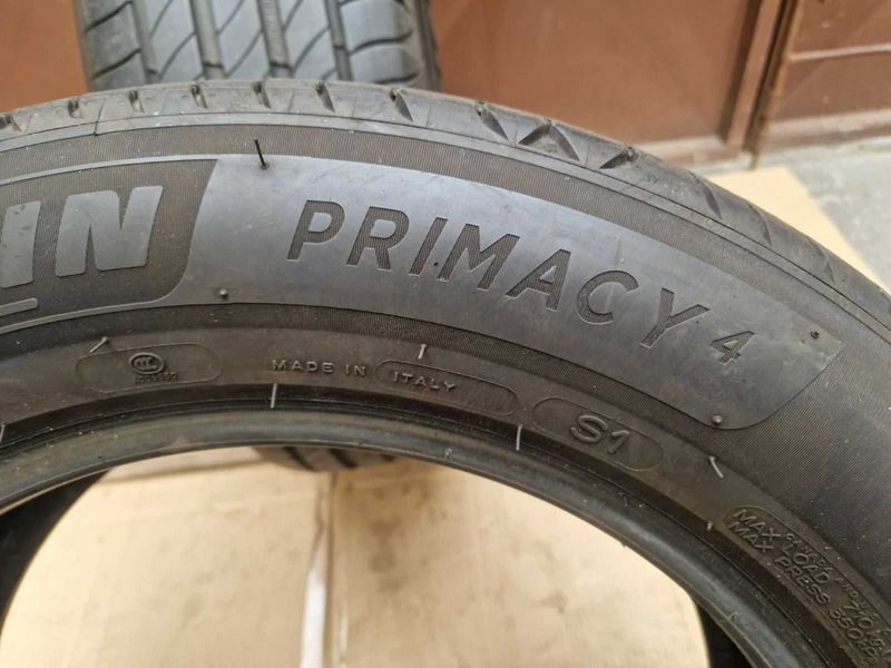 2 Michelin R17 215/60
летни гуми
DOT1321