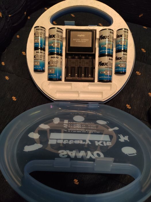 Зарядно за батерии Saniio с приставки