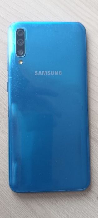 Samsyng a50 В хорошом состояние нет даже царапен на экране