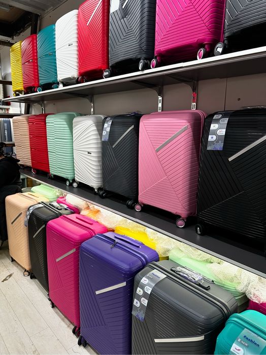 Пластиковые, гелевые, тканевые чемоданы