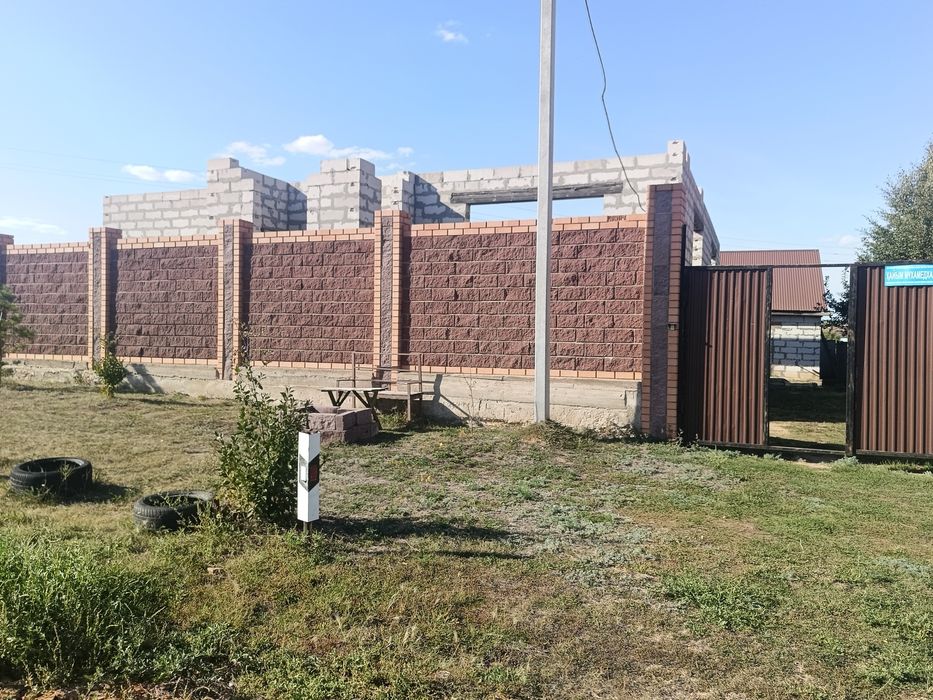 Продам. дом. не. дострой