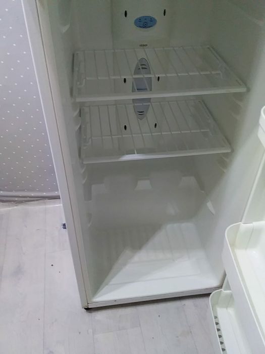 Машина и холодильник