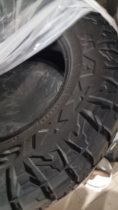 Продам резину Maxxis razr at