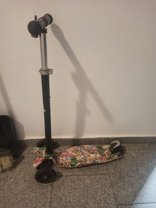 Trotinetă trei roți