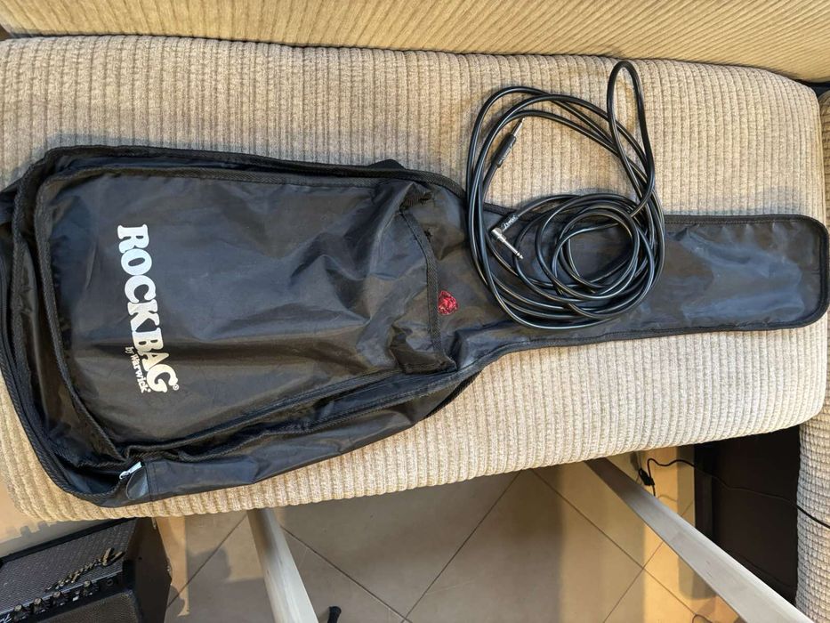 Електрическа китара с активна колона