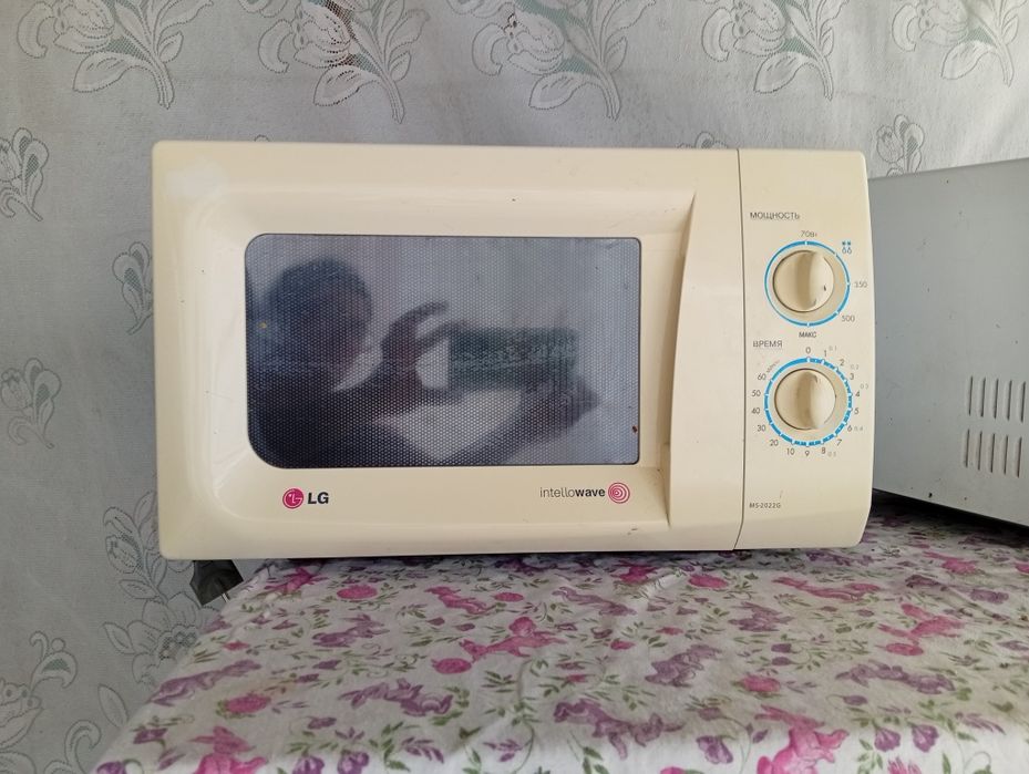 Продам 2 микроволновых печи LG