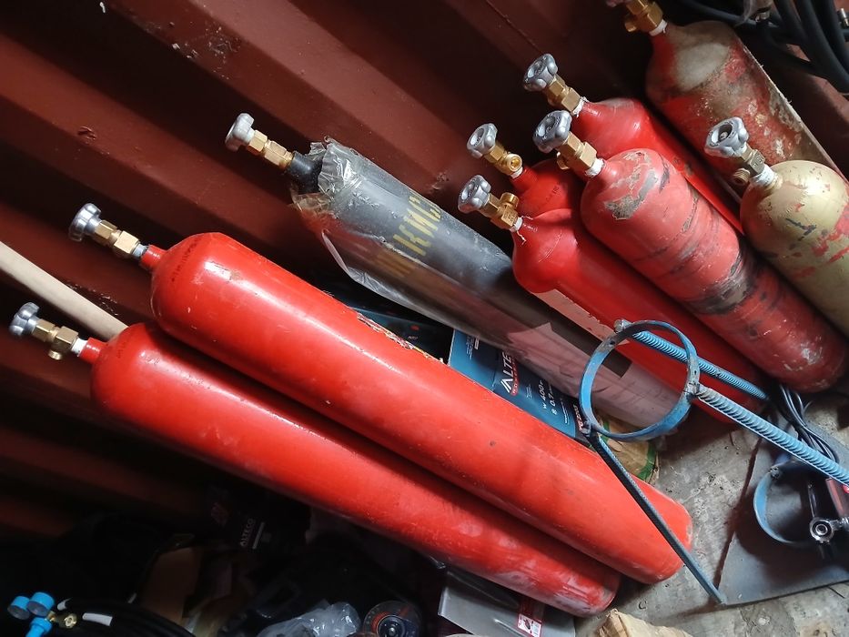 Продам углекислоту, баллоны разные