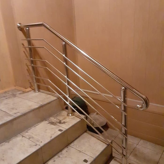 Изготовление и монтаж лестничных ограждений из нержавеющей стали