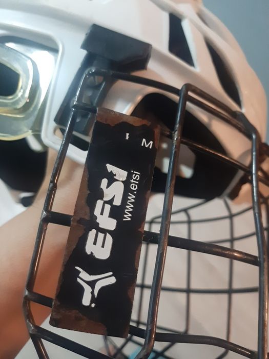 Шлем хоккейный           .