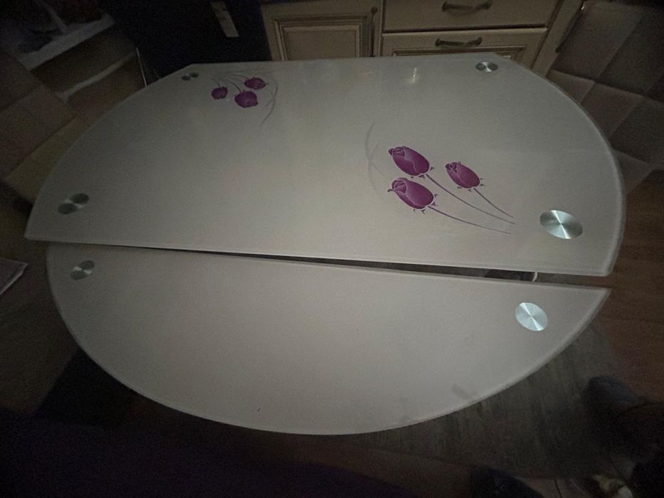 Обеденный стол и 4 стула