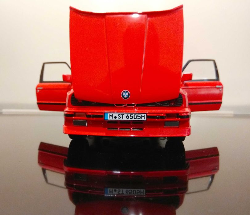BMW e30 M3 1:24. Празни,рекламни кутии и поставки 1:24 БМВ и 1:43