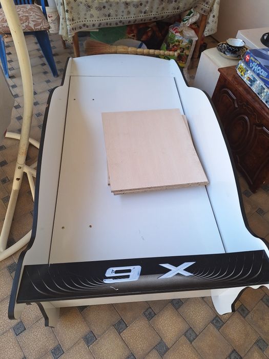 Продаётся детская кровать машина