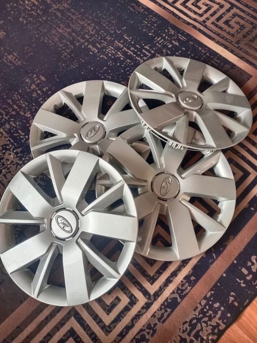 Продам колпаки оригинал новые.