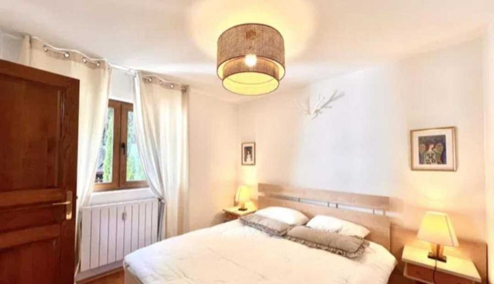 Inchiriez apartament 3 camere Sinaia ,Zona Ultracentrala