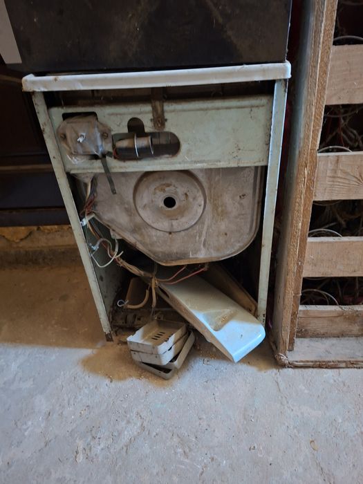 Masina veche  de spalat rufe