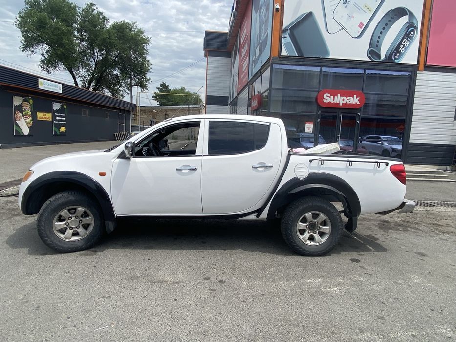 Митсубиси l 200
