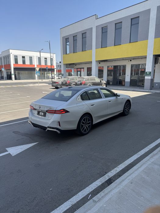 Bmw i5 40l 2025-yil 7.900yurgan 713km zapas kraska toza +Hud Tv harman