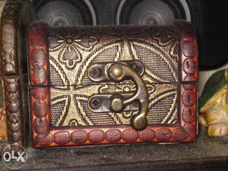 Продават се Дьрвени кутиѝ с инкростациѝ !