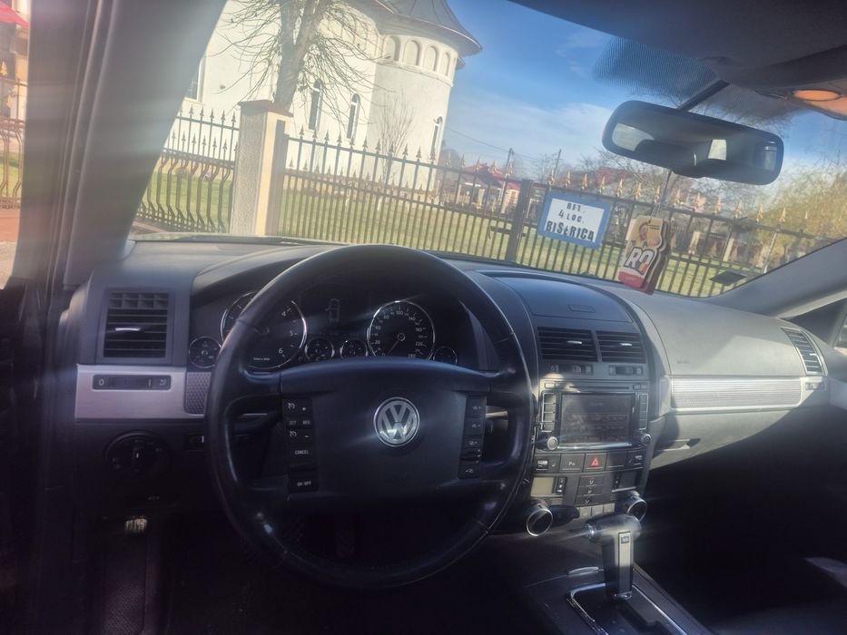 Vând Touareg Volkswagen