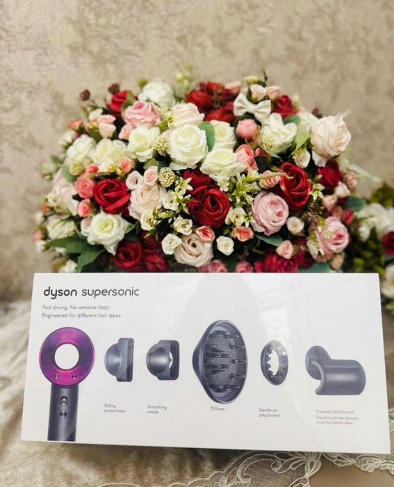 В наличии Фен Стайлер Dyson Supersonic в комплекте с насадками Новый