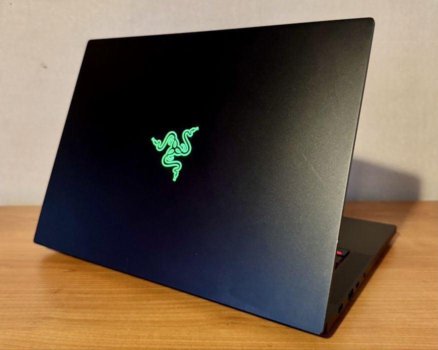 Razer Blade 14  | Ryzen 9 8945HS | RTX 4070 | 512GB SSD | QHD+ 240Hz