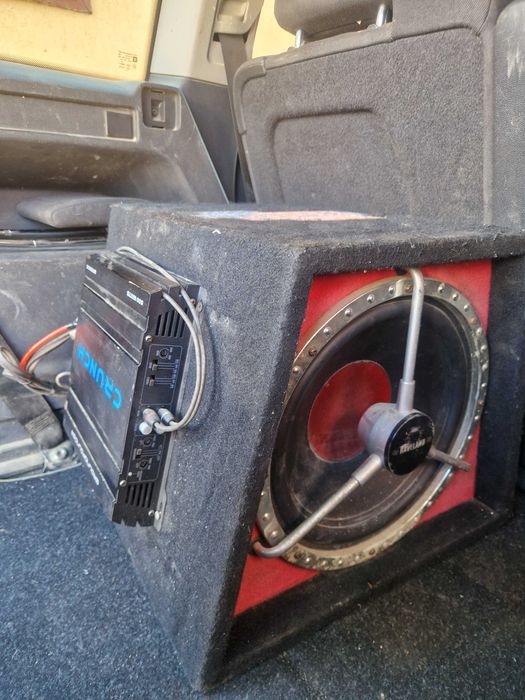 Vând subwofer cu statie crunch