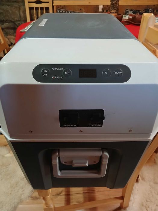 Хладилник с компресор за кола Mobicool 38l