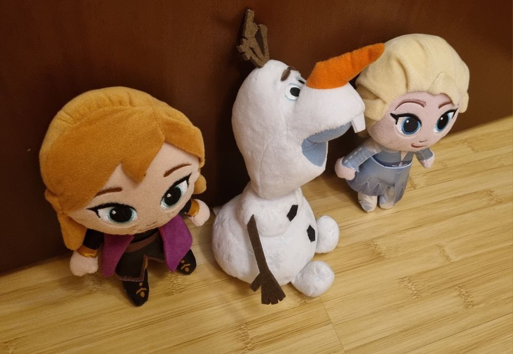 Lot plusuri / jucatii si set Frozen