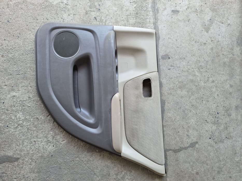 Пластик по салону хайландер