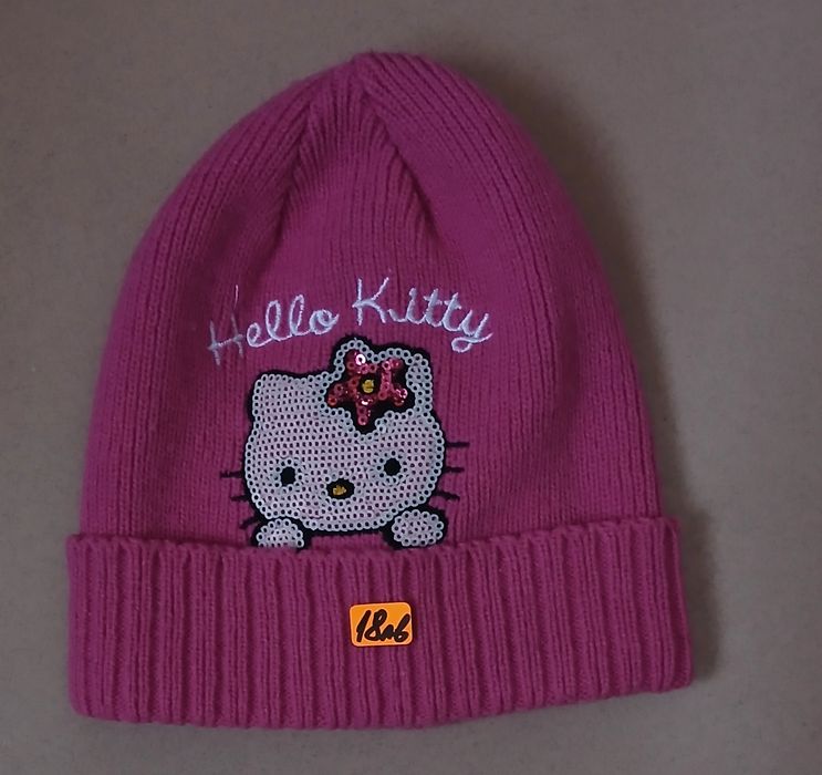 Бебешки и детски зимни шапки, зимни шалове и топли и меки наушници.