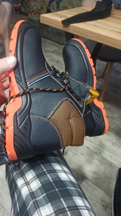 Продам рабочие ботинки 45р